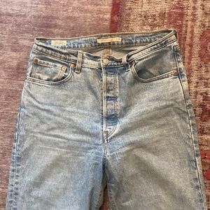 Levi’s Ribcage Straight Light Wash Ankle Jeans